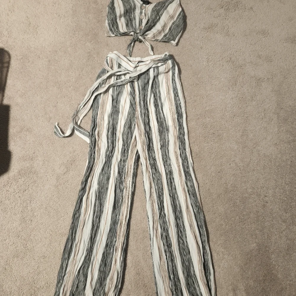 Matching set - Picture 1 of 6